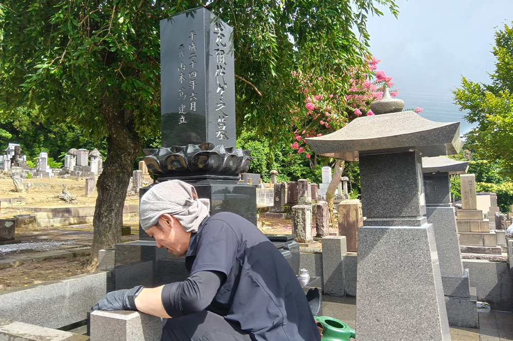 大切な故人を偲ぶお手伝いを、心を込めて。